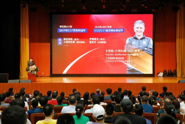 华体会官网-吉列尔梅自信满满：我一定能培养出国际水平球员
