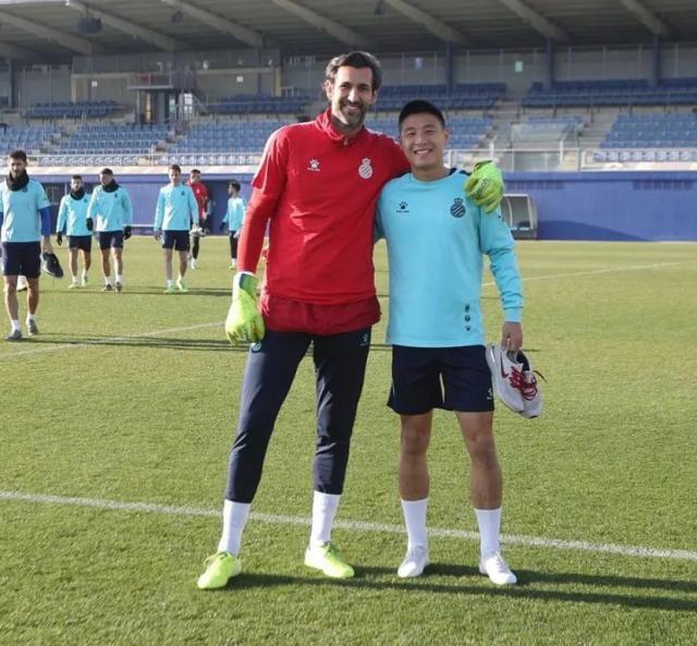 华体会官网-武磊分享卢戈之行 当下要保持自身战斗力等待机会