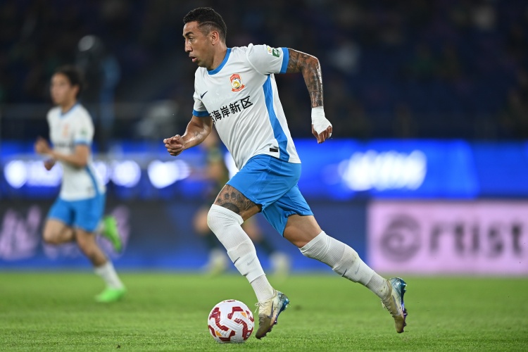 华体会app下载-戴维森代表中国俱乐部职业赛事出场100次，三镇66场西海岸34场